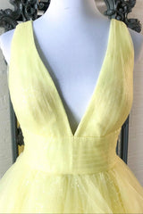 Keltainen prom -mekko linja syvän v kaulan kevyt pitkä juhla -iltapuku röyhelöillä