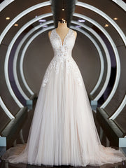 Wedding Dress Aesthetic, A-Line/Princess V-neck Court Train Tulle Wedding Dresses with Appliques Lace