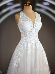 Wedding Dress Dress, A-Line/Princess V-neck Court Train Tulle Wedding Dresses with Appliques Lace