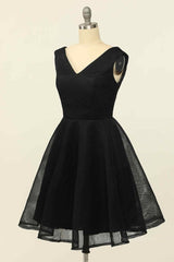 Prom Dress 2026, Black A-line V Neck Sleeveless Lace-Up Back Tulle Mini Homecoming Dress