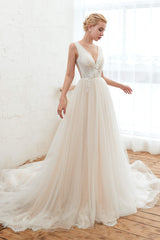 Wedding Dresse Long Sleeve, Champange Princess V-neck Lace Tulle Soft Pleats Wedding Dresses with Appliques