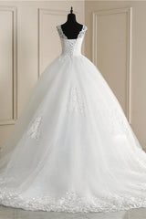 Wedding Dresses And Shoes, Classic White V neck Sleeveless Ball Gown Lace Wedding Dress