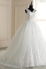 Wedding Dress And Shoe, Classic White V neck Sleeveless Ball Gown Lace Wedding Dress