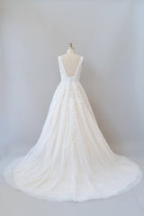 Wedding Dresses Ball Gowns, Elegant Long A-line V-neck Appliques Lace Tulle Backless Wedding Dress
