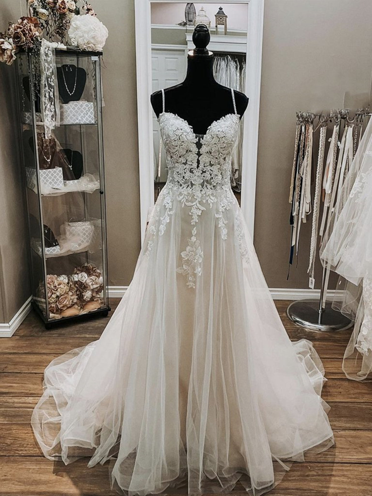 Weddings Dresses For The Beach, Elegant Long A-line V Neck Spaghetti Straps Lace Tulle Wedding Dresses