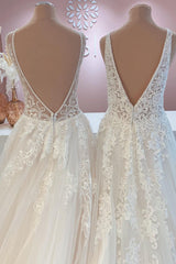Wedding Dress With Long Sleeves, Glamorous Long A-Line Open Back Tulle Appliques Lace Wedding Dress