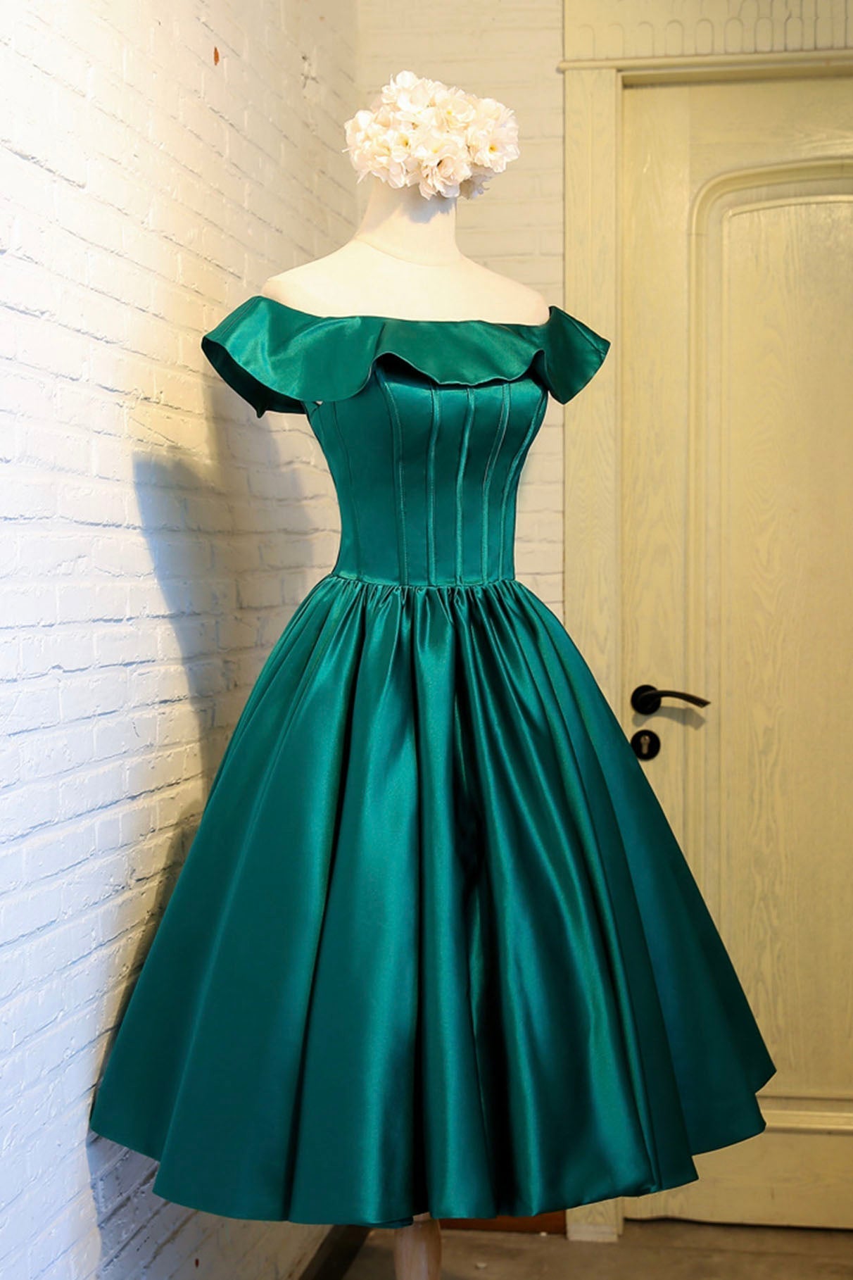 Formal Dresses Style, Green Satin Short Homecoming Dress, Cute Off the Shoulder Knee Length Prom Dress