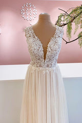 Wedding Dresses With Sleeves, Long A-Line Sweetheart Tulle Backless Wedding Dress With Floral Lace